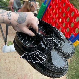 DEMONIA Glitter batwing creepers